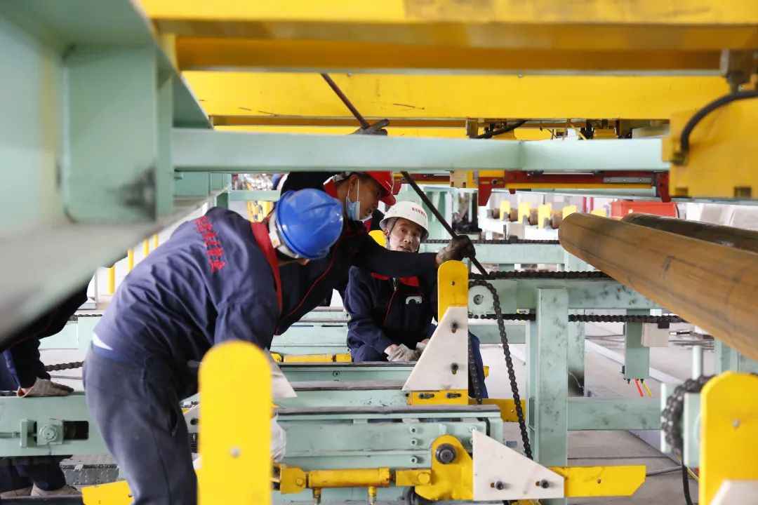 新疆热浸涂塑钢管公司 十二师首家钢管基地正式投产