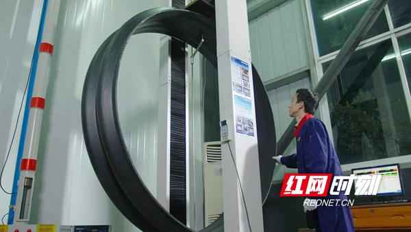 热浸涂塑钢管安装视频揭秘：望城小巨人企业如何引领行业创新