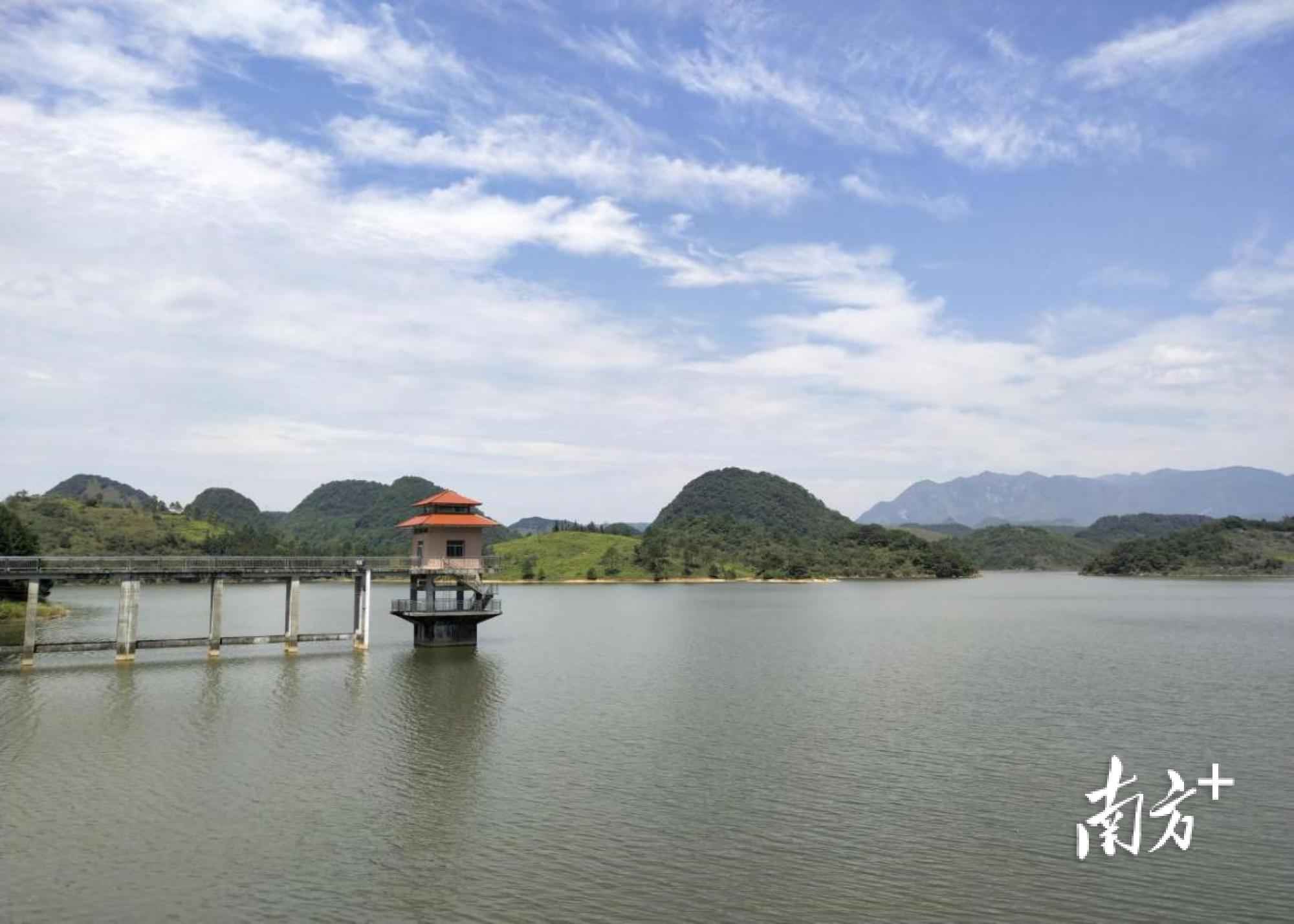 清远热浸塑涂塑钢管助力阳山江英水库保护网升级，奥仁格管道铸就安全水源