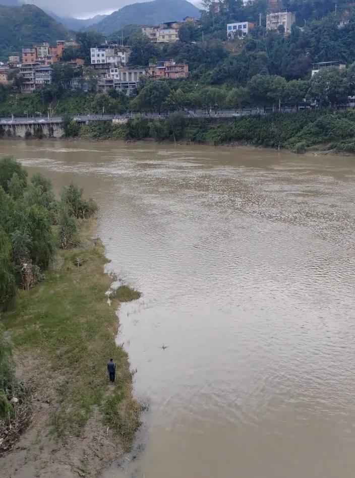 清晨速递：降温超10℃+大暴雨！假期出行安全预警