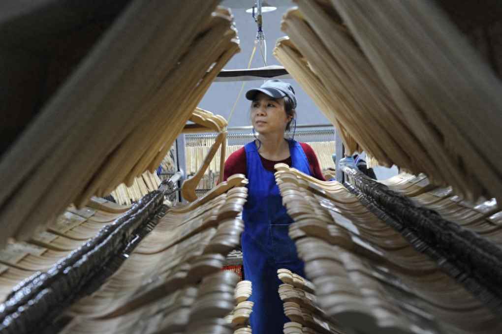 南宁热浸塑涂塑钢管 中国经济样本观察·“镇”了不起｜为衣做架，“挂”出来的80亿元“衣架产业”