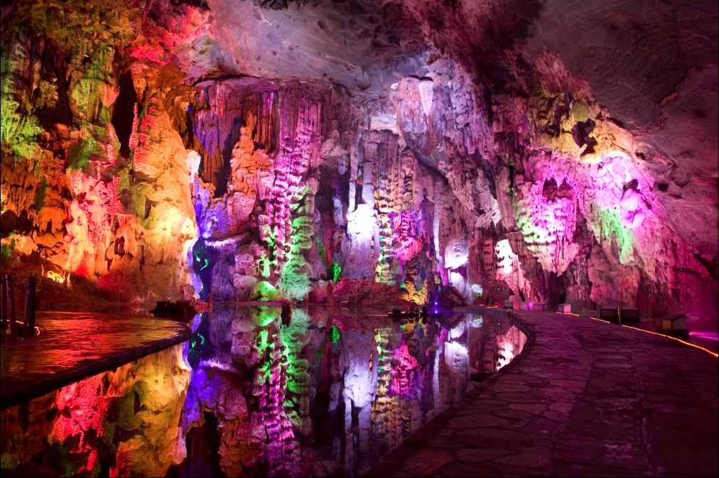 探索汕昆高速公路:一条横跨四省的经济大动脉 探索汕昆高速公路:一条横跨四省的经济大动脉