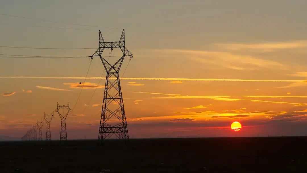 电力管塔图片：输电塔造型多，山羊塔、猫头塔…
