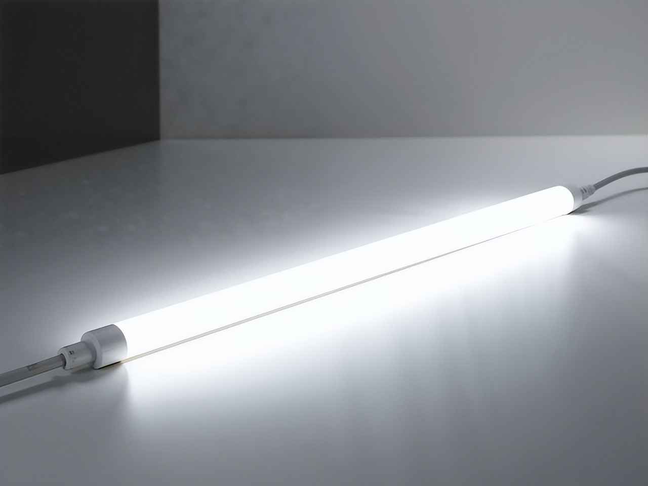 电力管PC pc灯管一闪一闪的是什么原因 电力管PC pc灯管一闪一闪的是什么原因