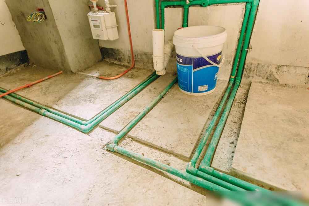 安装电力管家装改水电，电线管在水管下面，可以吗？有危险吗？怎么处理？