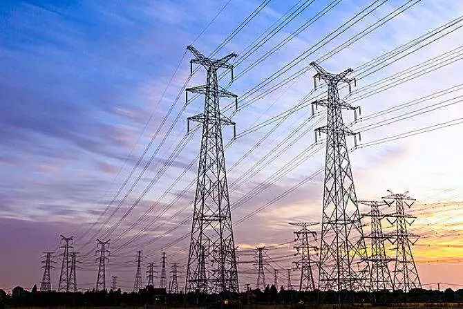 三管电力塔：通信铁塔的重要性与多样性解析