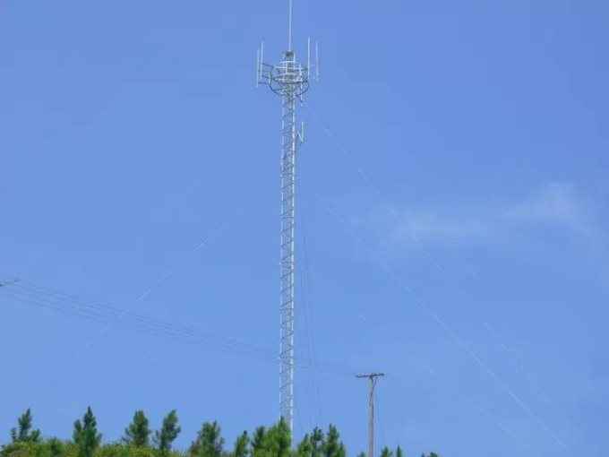 三管电力塔：通信铁塔的重要性与多样性解析