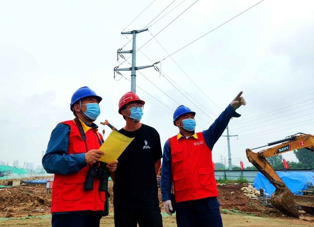 奥仁格管道：电力安全守护者，红马甲一线行动