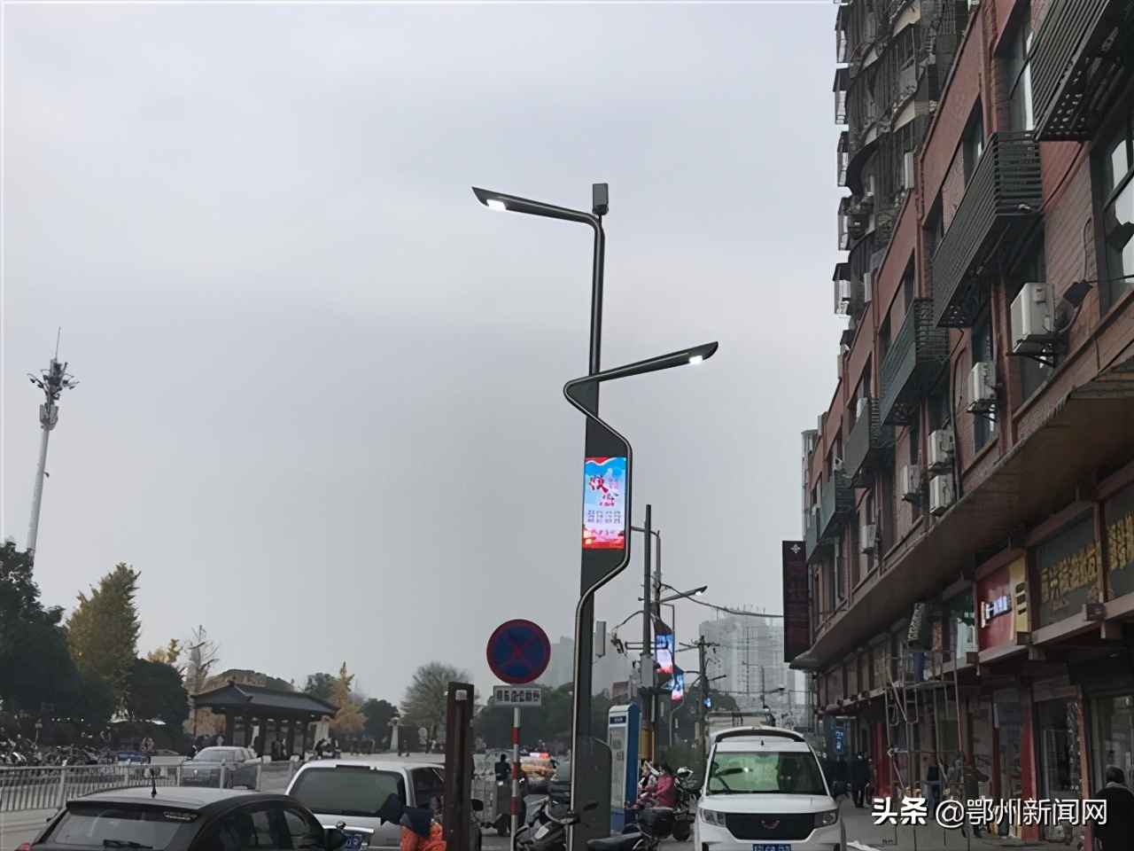 鄂州方形电力管：头顶5G基站，还可当充电桩！路灯杆与电力杆塔的“新基建”兼职