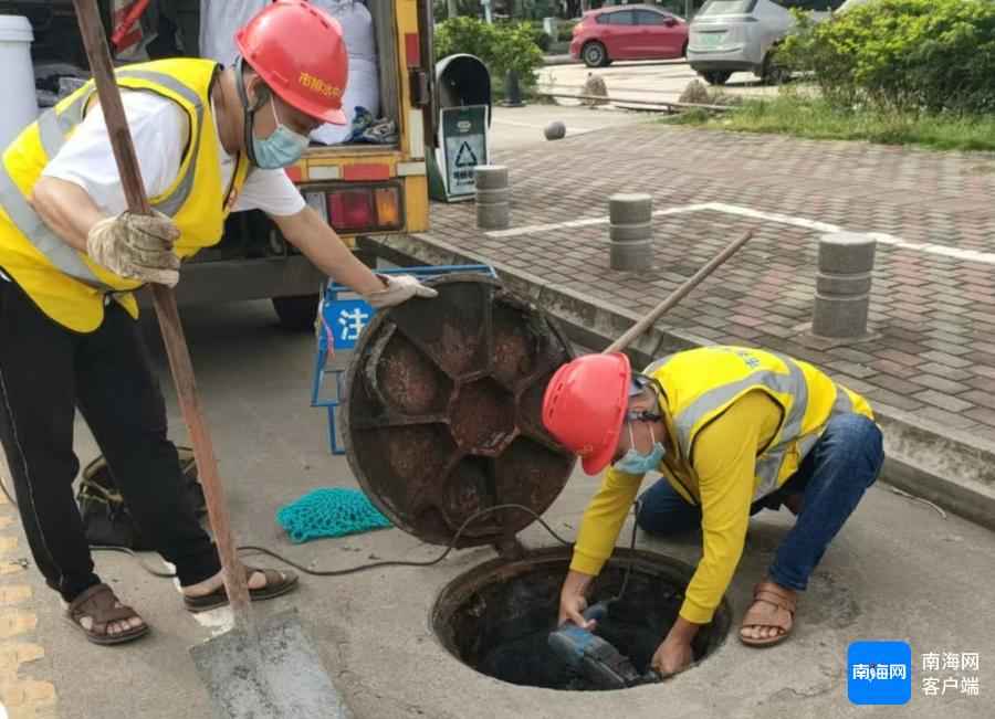 海口方形电力管 问政海南·调查丨洪涝时易被冲开，海口超11万井盖如何破解“陷井”难题？