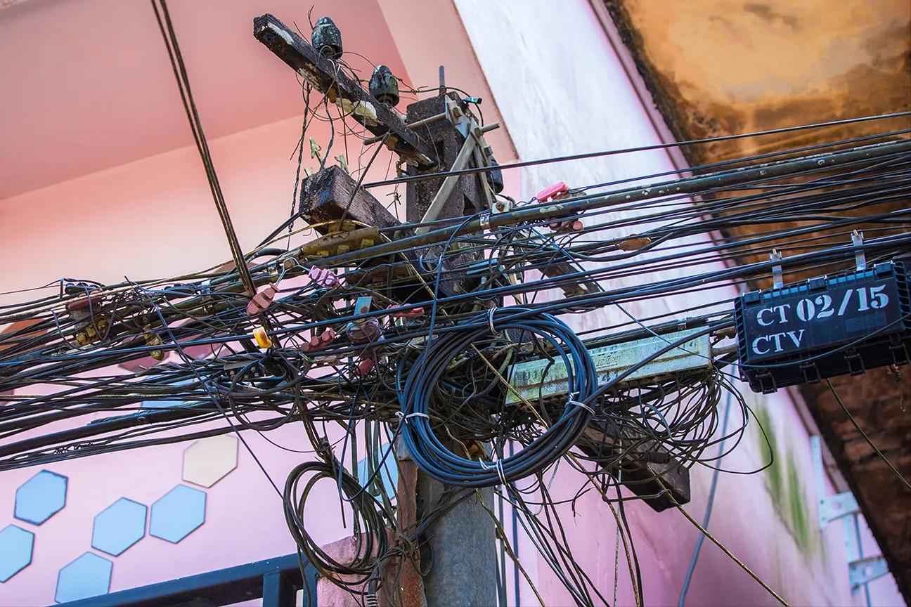 电力管直埋还是穿管 为何中国放着电线杆不用，用昂贵的地下电缆？日本教授难以理解