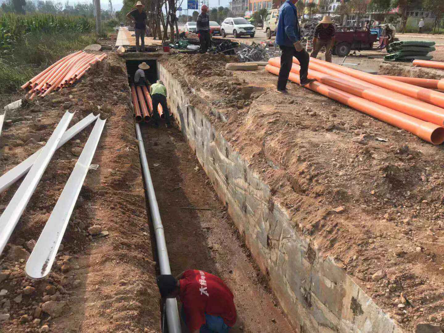 电力管直埋还是穿管 为何中国放着电线杆不用，用昂贵的地下电缆？日本教授难以理解