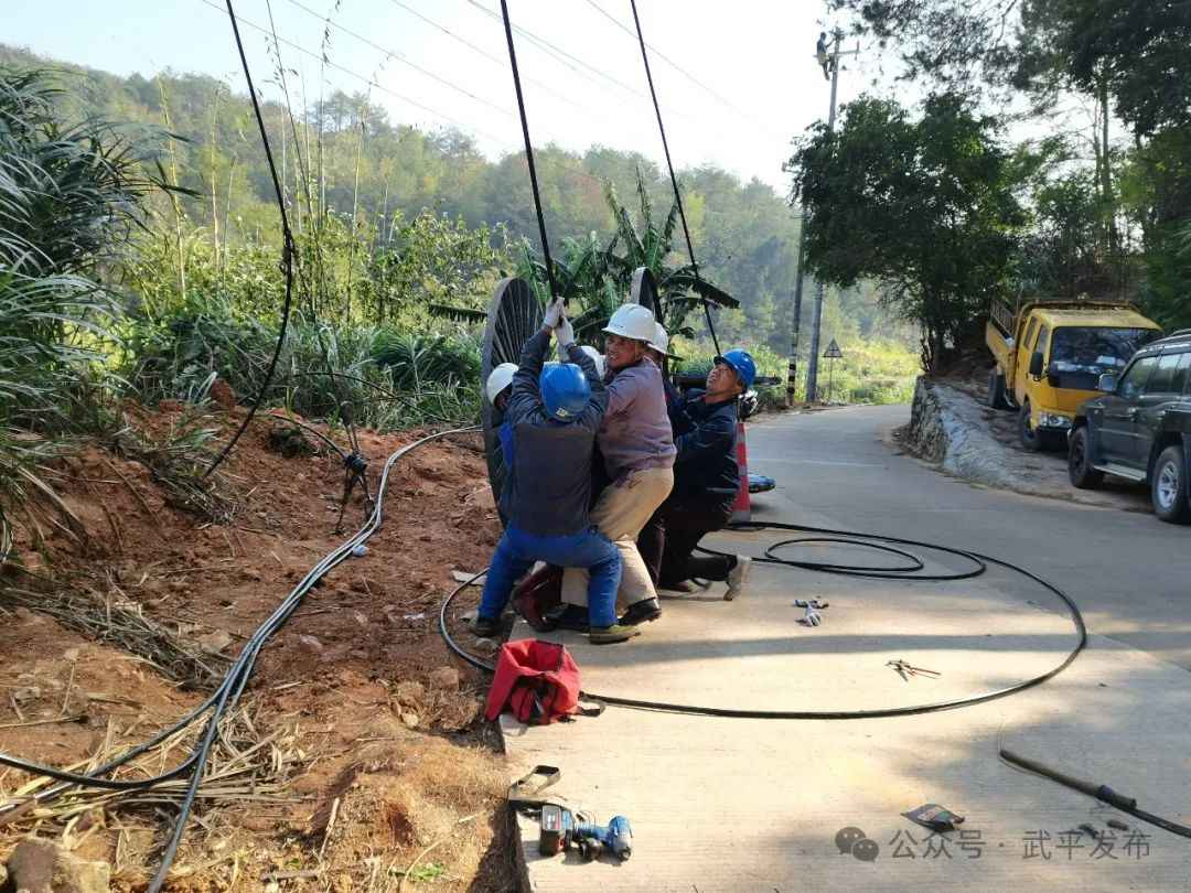 武平HFB电力管安装项目圆满成功，3000余户居民乐享“手拉手”供电