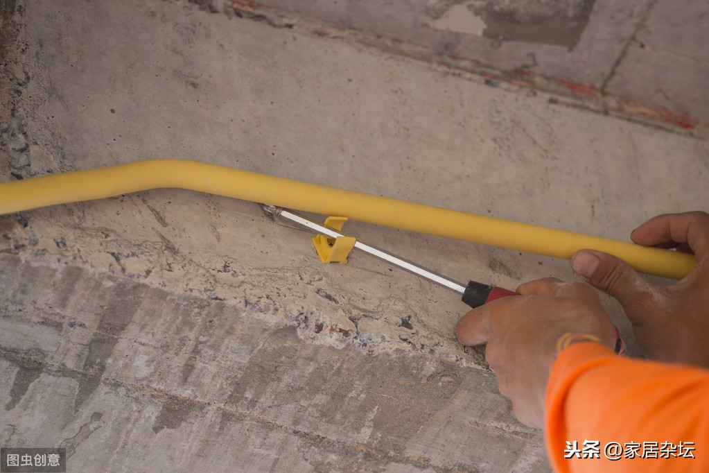 电力管安装卡子尺寸 电路中的PVC线管怎么安装?中间8米加一个过线盒吗?为什么? 电力管安装卡子尺寸 电路中的PVC线管怎么安装?中间8米加一个过线盒吗?为什么?