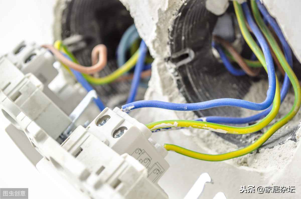 电力管安装卡子尺寸 电路中的PVC线管怎么安装?中间8米加一个过线盒吗?为什么? 电力管安装卡子尺寸 电路中的PVC线管怎么安装?中间8米加一个过线盒吗?为什么?