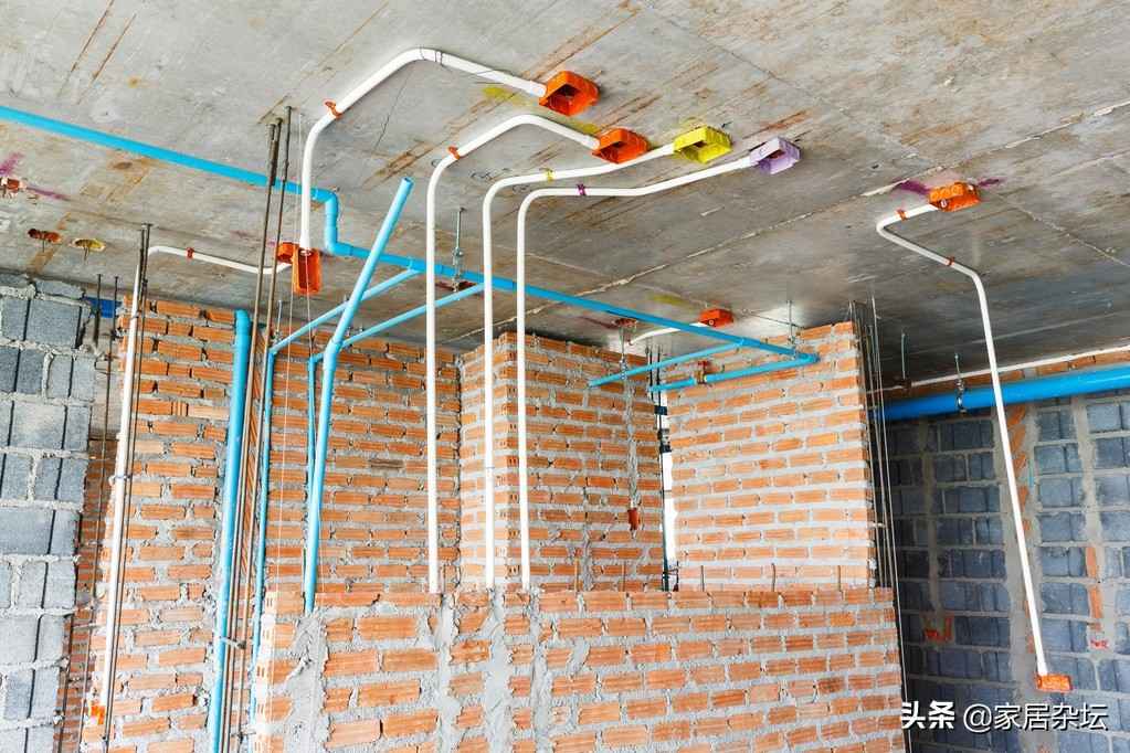 电力管安装卡子尺寸 电路中的PVC线管怎么安装?中间8米加一个过线盒吗?为什么? 电力管安装卡子尺寸 电路中的PVC线管怎么安装?中间8米加一个过线盒吗?为什么?