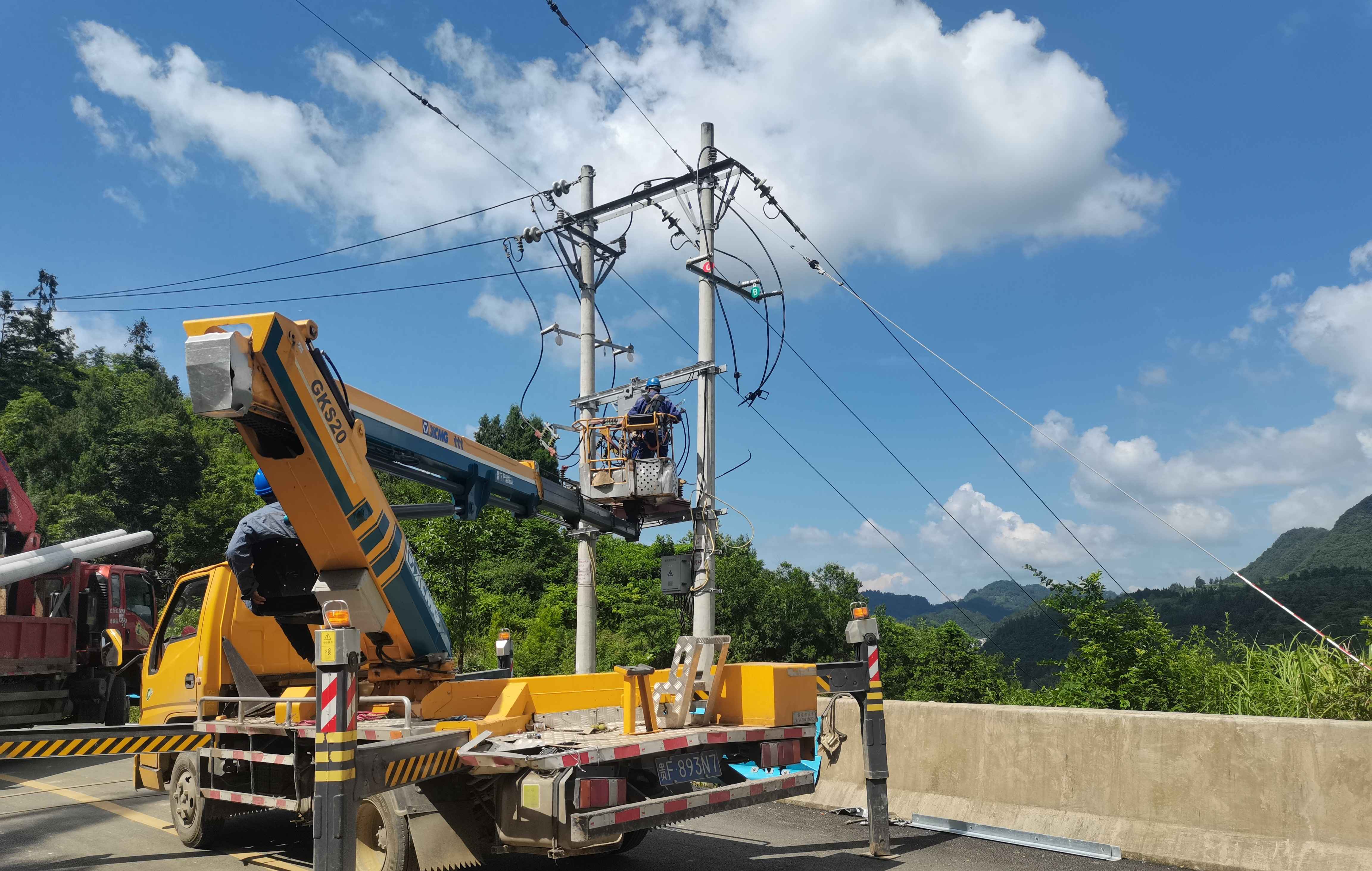 南方电网毕节市郊供电局:“党建+”核心引擎 赋能用电营商环境优化 南方电网毕节市郊供电局:“党建+”核心引擎 赋能用电营商环境优化