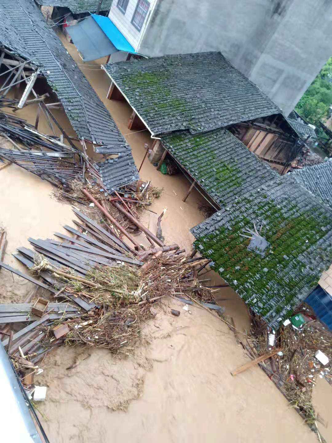 直击福建顺昌洪灾现场:暴雨肆虐,桥梁冲毁,救援全力展开 直击福建顺昌洪灾现场:暴雨肆虐,桥梁冲毁,救援全力展开