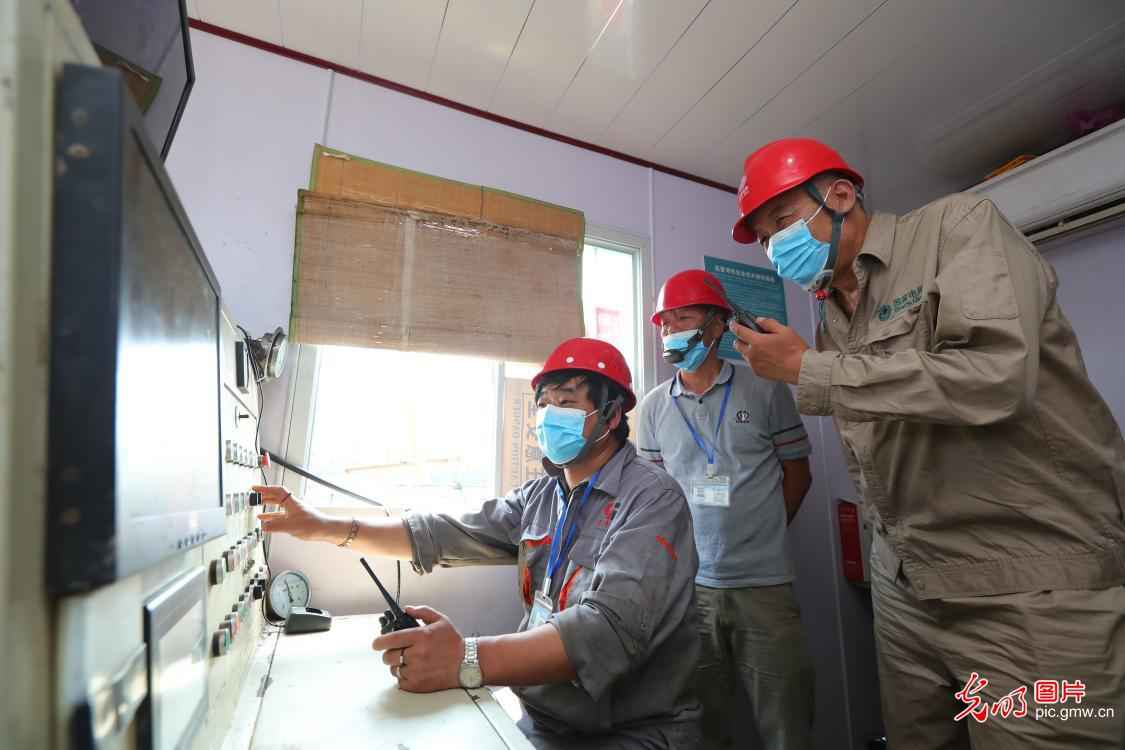 天津电力顶管加工：首条电力隧道贯通里程碑